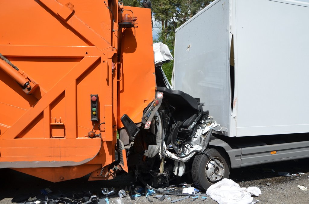 Schwerer VU A 1 Rich Saarbruecken kurz vor AK Leverkusen P8734.JPG - Miklos Laubert